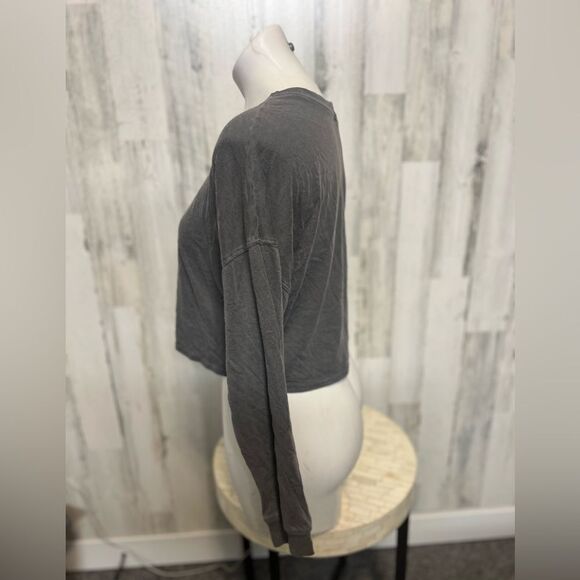 Sky and Sparrow gray top size MEDIUM - Picture 2 of 4